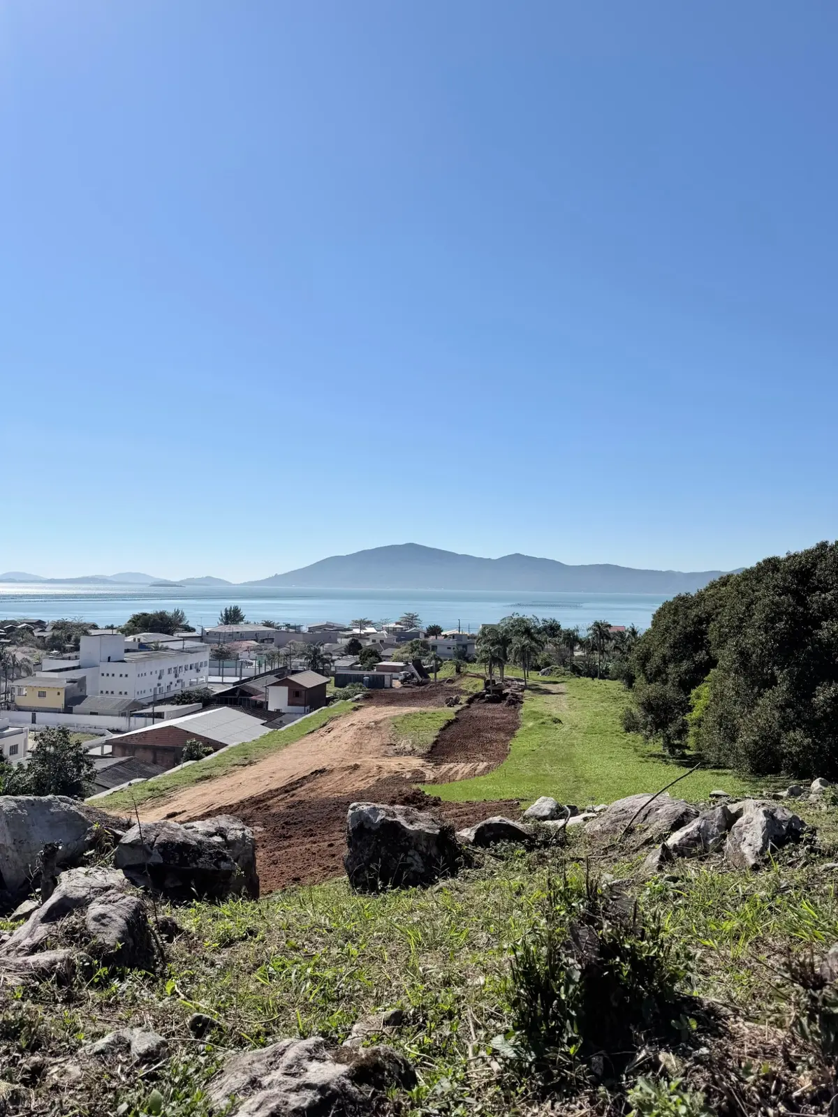 Obras do Vila das Palmeiras com vista para o mar